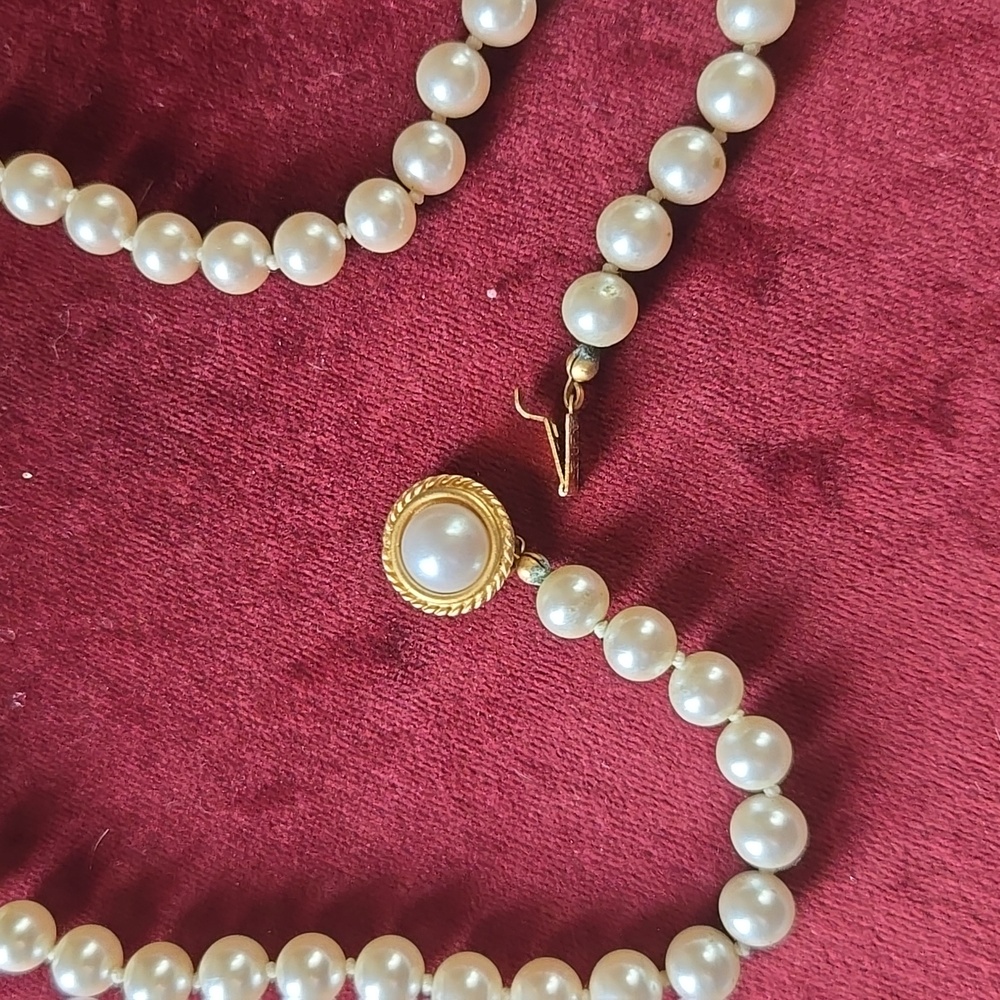 Vintage Knotted Opera Length Faux Pearl Necklace💫 - Picture 4 of 5
